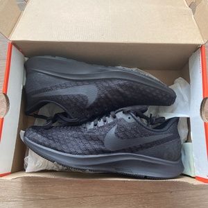 NIKE Air Zoom Pegasus 35